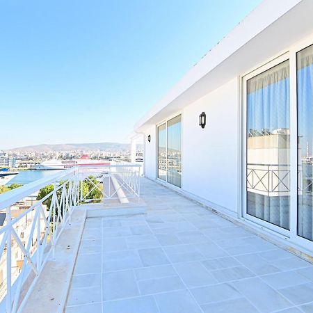 Charming Apartment With A Sea View Terrace Piraeus Bagian luar foto
