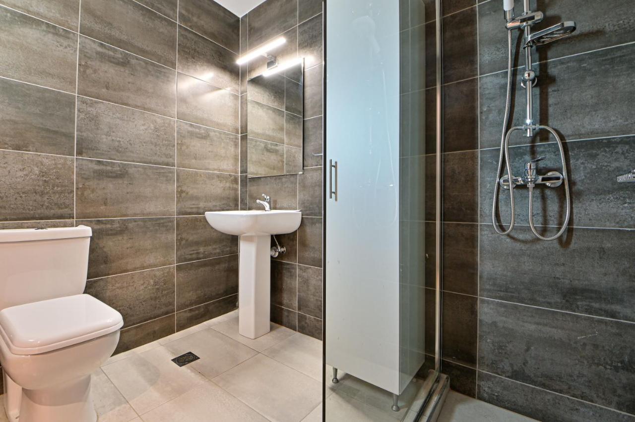 Charming Apartment With A Sea View Terrace Piraeus Bagian luar foto